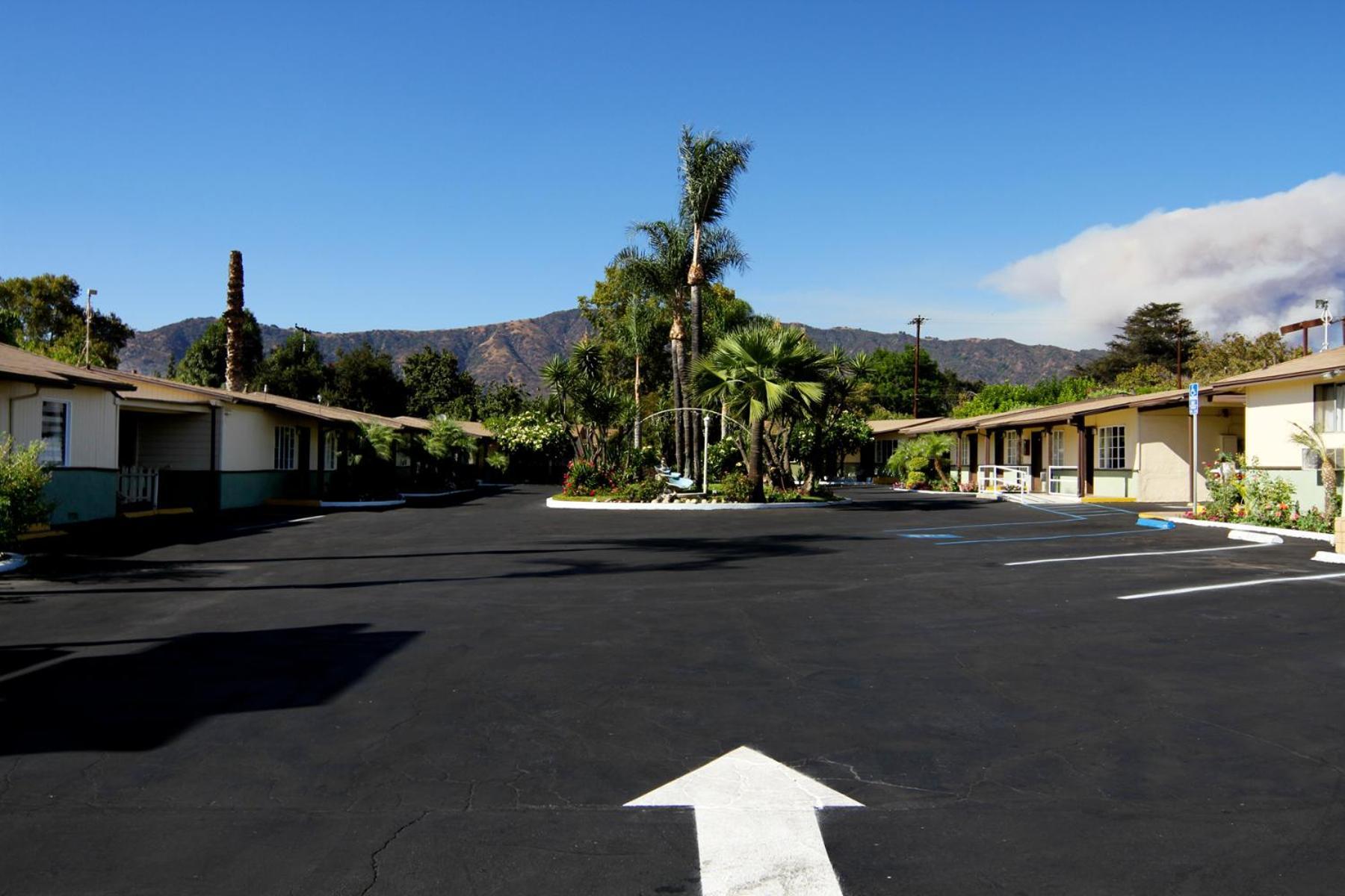 Palm Tropics Motel Glendora Exterior photo
